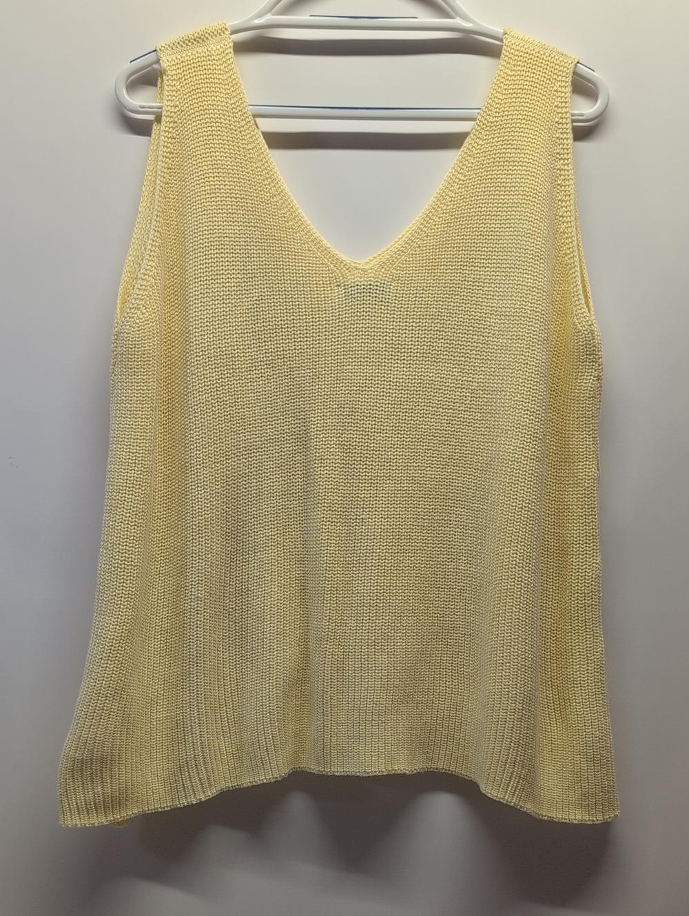 NWOT Gilli Pale Yellow V-Neck Knit Tank